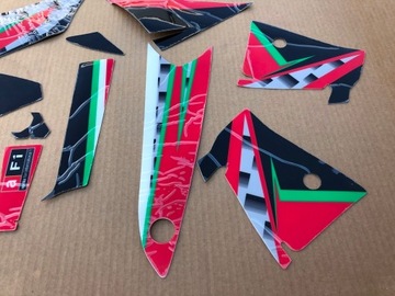 Наклейки виниловый шпон для тюнинга спортивного мотороллера Aprilia SR MAX 300