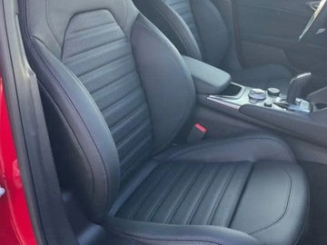 Alfa Romeo Giulia II Sedan Facelifting 2023 2.0 GME Turbo 280KM 2025 ALFA ROMEO Giulia Turbo Veloce Q4 Sedan 2.0 (280KM) 2025, zdjęcie 11