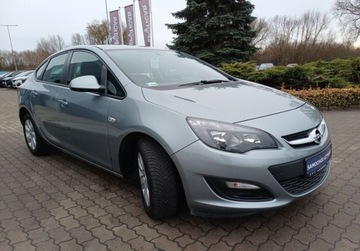 Opel Astra J Sedan 1.6 Twinport ECOTEC 115KM 2014 Opel Astra 257 1.6 Active 115 KM Salon Polska 1.6 Benzyna 115KM, zdjęcie 2