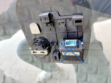NISSAN QASHQAI 2 II J11 SKLO (OKNO) ČELNÍ PŘEDNÍ SENSOR POD RADAR