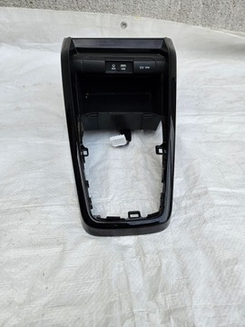 ПОЛКА БАРДАЧОК СРЕДНЯЯ KIA RIO IV 17-22 USB AUX 