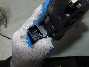 MAZDA 6 2.0 CITD 05R ZVEDÁK PRAVÝ PŘEDNÍ EU