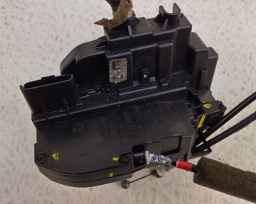 NISSAN PATHFINDER R51 ZÁMEK DVEŘE LEVÝ ZADNÍ 3 PIN