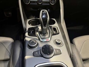Alfa Romeo Giulia II Sedan Facelifting 2023 2.0 GME Turbo 280KM 2025 ALFA ROMEO Giulia Turbo Veloce Q4 Sedan 2.0 (280KM) 2025, zdjęcie 9