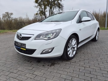 Opel Astra J Hatchback 5d 2.0 CDTI ECOTEC 160KM 2010 Opel Astra J HB 2010r. 2.0 CDTI/160KM Ksenon, bagażnik rowerowy, Alufelgi