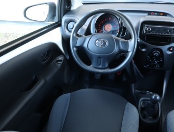 Toyota Aygo II Hatchback 5d 1.0 VVT-i 69KM 2015 Toyota Aygo 1.0 VVT-i, Klima, zdjęcie 6