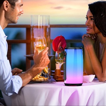 Mini sprzęt do karaoke z 2 mikrofonami, kolorowymi światłami, głośnikiem TWS, czarny