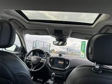 Maserati Ghibli III Sedan 3.0 V6 410KM 2017 Maserati Ghibli 3.0 V6 410KM SQ4 2017r 4x4, zdjęcie 32