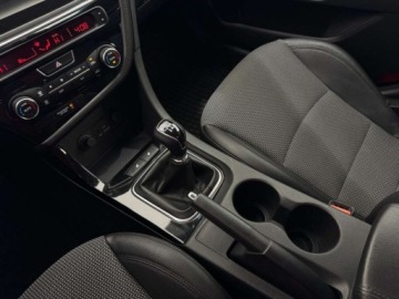 Kia Optima I Sedan Facelifting 1.7 VGT CRDi 136KM 2014 Kia Optima 1.7 CRDi L Kamera cofania Podgrzewane fotele Czujniki parkow, zdjęcie 23