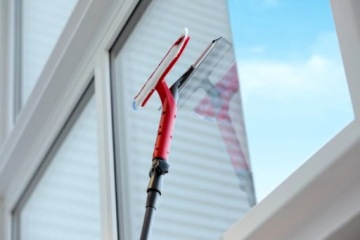 СКРЕБКА ДЛЯ СТОКОМОЙЧНОЙ МАШИНЫ С ТЕЛЕСКОПИЧЕСКИМ СТЕРЖНЕМ VILEDA СО СМЕННОЙ ВЕРХНЕЙ