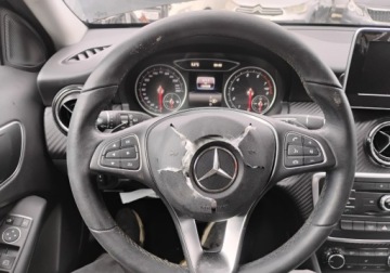 Mercedes GLA I Off-Roader Facelifting 1.6 180 122KM 2019 Mercedes-Benz GLA I rej 2020r, 1.6 Benzyna. AUTOMAT. Uszkodzony przod. VAT, zdjęcie 10