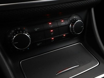 Mercedes Klasa A W176 Hatchback 5d Facelifting 180 d 109KM 2017 Mercedes A 180 półskóra kamera tempomat, zdjęcie 26