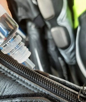 Подготовка к застегиванию молний на одежде и обуви.