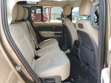 Land Rover Defender IV (L663) 2022 Land Rover Defender 110 SE 2022 3.0l 3.0 Benzyna 395KM, zdjęcie 10