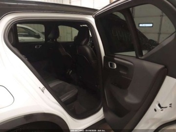 Volvo XC40 2021 Volvo XC 40 T5 R-Design 2021 2.0 Benzyna 248KM, zdjęcie 12