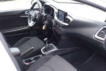 Kia Ceed III Kombi 1.6 CRDi 115KM 2019 Kia Ceed czujniki, tempomat, klimatyzacja 2strefowa, FV23 1.6 Diesel 115KM, zdjęcie 8