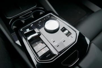 BMW Seria 5 G90-91 2024 BMW 550 BMW 550e M Professional M Pro HAK Adaptive, zdjęcie 24