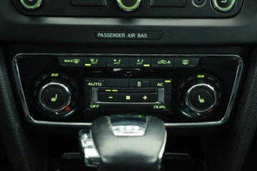 Skoda Superb II Kombi 2.0 TDI CR DPF 140KM 2012 Skoda Superb 2.0 TDI, DSG, Navi, Xenon, Klima, zdjęcie 12