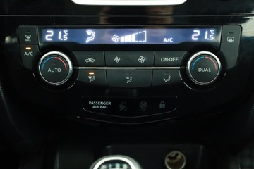 Nissan Qashqai II Crossover 1.2 DIG-T 115KM 2015 Nissan Qashqai 1.2 DIG-T, Salon Polska, Klima, zdjęcie 9