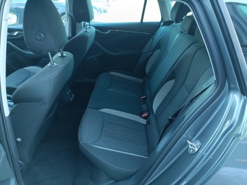 Skoda Kamiq Crossover 1.0 TSI 110KM 2023 Škoda Kamiq 1.0 TSI Ambition DSG 1.0TSI 110KM DSG, zdjęcie 10