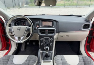 Volvo V40 II Hatchback Facelifting 2.0 T3 152KM 2018 Volvo V40 V40 2.0 BENZ 152 KM 2018r 65.000 km Warszawa 2.0 Benzyna, zdjęcie 5