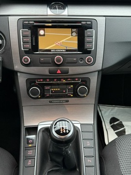 Volkswagen Passat B7 Variant 1.6 TDI CR DPF BlueMotion 105KM 2011 Volkswagen Passat B7 1.6TDI 2011r Nawigacja, zdjęcie 17