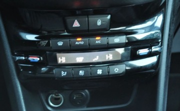 Peugeot 2008 I SUV Facelifting 1.2 PureTech 130KM 2017 Peugeot 2008 LIFT ALLURE Benzyna Klimatyzacja Panorama 1.2 Benzyna 130KM, zdjęcie 23