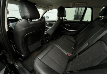 BMW Seria 3 G20-G21 Touring 2.0 330e 292KM 2022 BMW Seria 3 Naped 4x4 Hak Lopatki FV 23 2.0 Hybryda Plug-in 292KM, zdjęcie 28