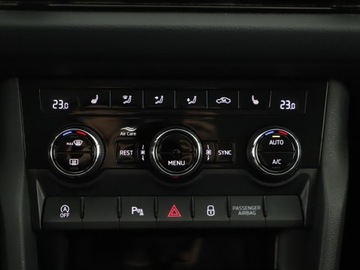 Skoda Kodiaq I SUV Facelifting 2.0 TDI SCR 150KM 2023 Skoda Kodiaq Ambition ! Czujniki Parkowania ! Temp, zdjęcie 17