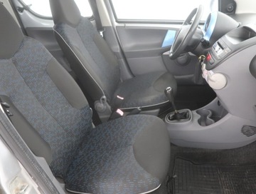 Peugeot 107 Hatchback 5d 1.0 12V 68KM 2010 Peugeot 107 1.0, Salon Polska, Klima,ALU, zdjęcie 8