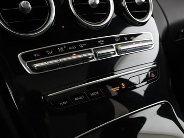 Mercedes Klasa C W205 Kombi Facelifting HYBRYDA 2.0 300 de 306KM 2020 Mercedes C 300 PHEV AMG Line multibeam LED, zdjęcie 28