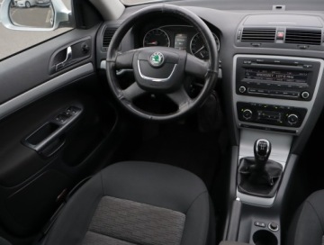 Skoda Octavia II Kombi 1.6 TDI CR DPF 105KM 2012 Skoda Octavia 1.6 TDI, Klima, Klimatronic, zdjęcie 6