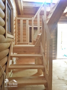 ДЕРЕВЯННАЯ ЛЕСТНИЦА С ЛЕНТОЙ