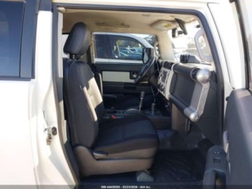 Toyota FJ Cruiser 2013 Toyota FJ 2013 r., 4,0L 4.0 Benzyna 260KM, zdjęcie 9