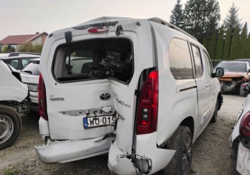 Toyota 2022 Toyota Proace City Verso 2022r, 1.2 Benzyna. AUTOMAT. Uszkodzony przod i t, zdjęcie 3