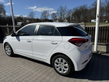 Hyundai i20 I Hatchback 5d Facelifting 1.2 DOHC 85KM 2015 Hyundai i20 1,3 benzyna 85 ps ładny ,świeżo, zdjęcie 2