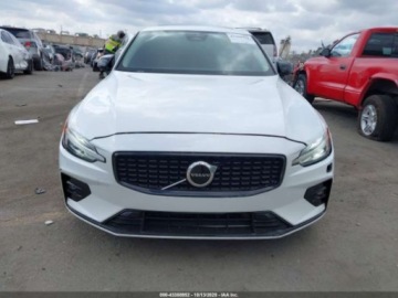 Volvo S60 III 2024 Volvo S60 B5 Core Dark Theme 2024 2.0L 2.0 Benzyna 247KM, zdjęcie 7