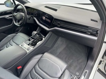 Volkswagen Touareg III SUV 3.0 V6 SCR TDI 286KM 2023 Volkswagen Touareg TDI 4X4 285KM R-LINE HAK Panorama DSG Pneumatyka FVA, zdjęcie 12