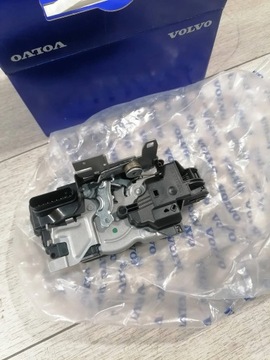 8050. VOLVO XC90 ZÁMEK DVEŘE PRAVÝ ZADNÍ 31349899