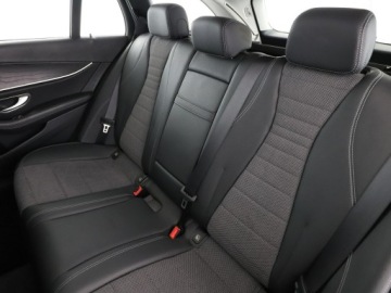 Mercedes Klasa E W213 2019 Mercedes E 200 mHEV 4x4 automat full LED, zdjęcie 16