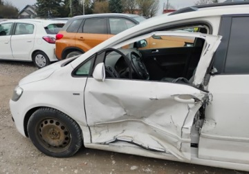 Volkswagen Golf Plus II 2013 Volkswagen Golf Plus 2013r, 1.6 TDI. Lekko uszkodzony lewy bok. Jezdzi., zdjęcie 21