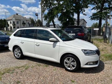 Skoda Fabia III Kombi Facelifting 1.0 TSI 95KM 2021 Skoda Fabia 1.0 Tsi 95 KM AMBITION BEZWYPADKOWY Benzyna 95KM, zdjęcie 3