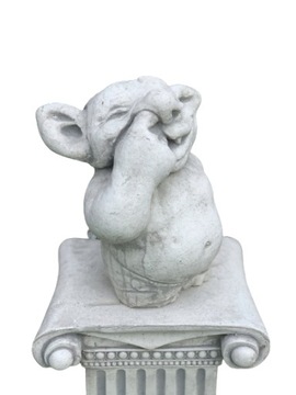 Betonowa figurka stojący Troll do ogrodu