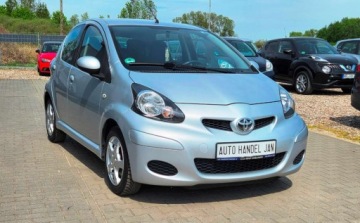 Toyota Aygo I Hatchback 3d 1.0 VVT-i 68KM 2011 Toyota Aygo 1,0 Ben Klima Benzyna 68KM, zdjęcie 1