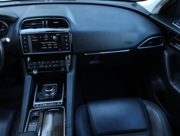 Jaguar F-Pace SUV 2.0 i4D 180KM 2017 Jaguar F-Pace 20d AWD, Serwis ASO, 177 KM, 4X4, zdjęcie 7