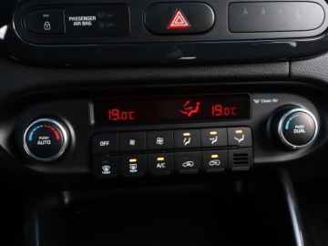 Kia Carens IV Minivan 1.7 VGT CRDI 136KM 2015 Kia Carens 1.7 CRDi, Salon Polska, Serwis ASO, zdjęcie 17