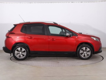 Peugeot 2008 I SUV Facelifting 1.2 PureTech 110KM 2017 Peugeot 2008 1.2 PureTech, Salon Polska, zdjęcie 5