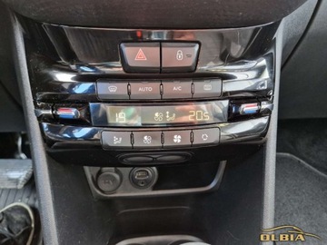 Peugeot 2008 I SUV Facelifting 1.2 PureTech 110KM 2018 Peugeot 2008 Automat Kamera Cofania Led Pierwszy Wlasciciel 1.2 Benzyna, zdjęcie 19