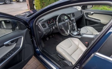 Volvo V60 I Kombi Facelifting 2.0 D4 DRIVE-E 181KM 2015 Volvo V60 Volvo V60 D4 Ocean Race 2.0 Diesel 181KM, zdjęcie 25