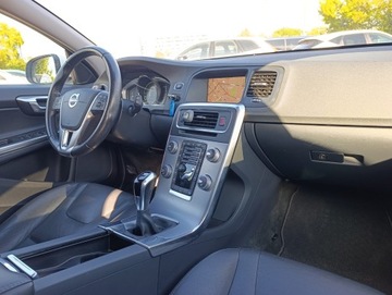 Volvo V60 II  2018 VOLVO V60 Facelifting 2.0 T3 DRIVE-E 152KM, Manual, 2x Klucz, zdjęcie 3